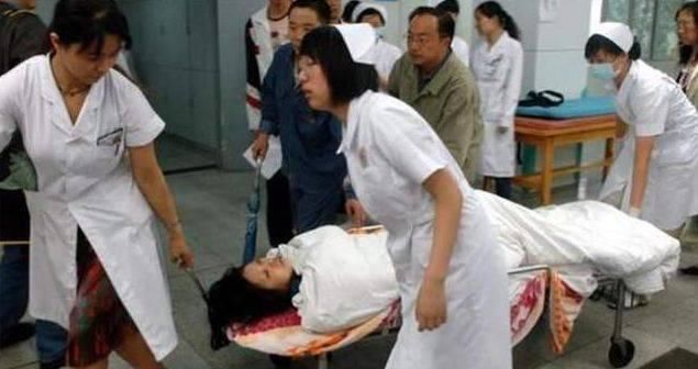 22岁产妇顺产后第二天洗澡,夜里感觉有被虫咬,打开灯后喊救命