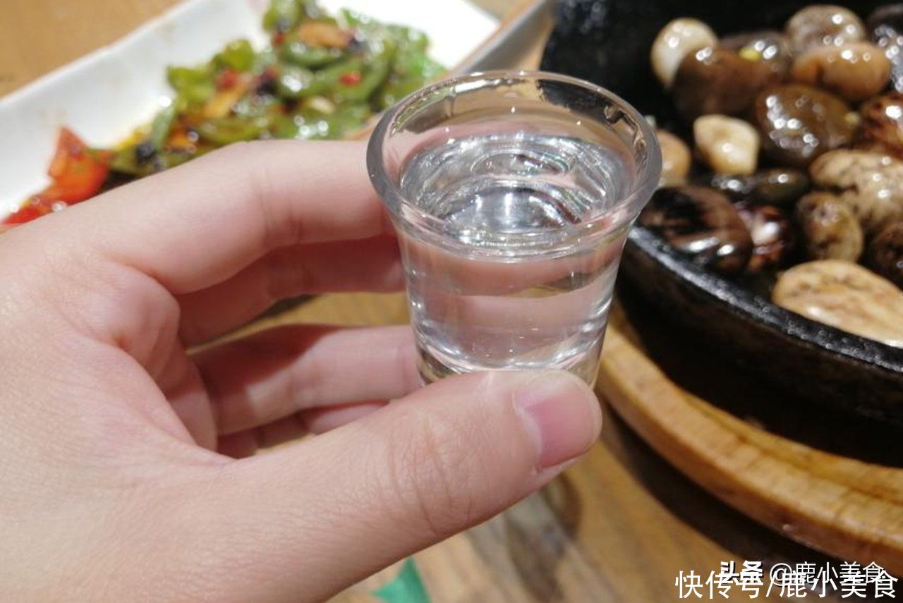 好酒|买白酒时，不会挑纯粮酒？记住“1晃1看”，符合的才是纯粮好酒