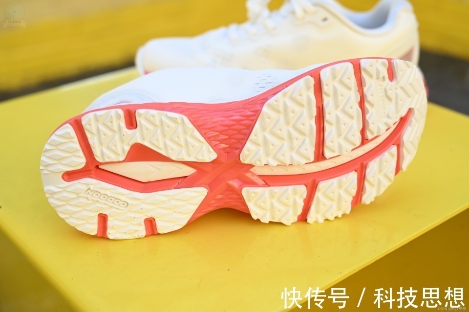 贾卡 轻便舒适的专业跑鞋,慢跑半马都能用,咕咚21K驭风体验