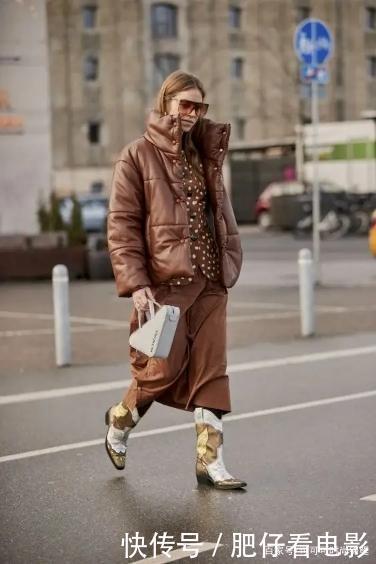 今冬|碎花搭配已经过时了,今冬流行“纯色风”!高级大气,看着就舒适