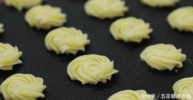 不仅食材要好,还要讲究黄油打发的技巧,才可以做出好吃的曲奇来!