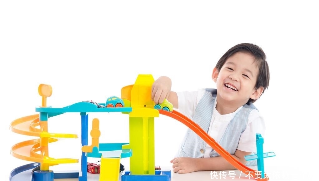 孩子|生完孩子亲友们送这几件物品,宝妈们收好别客气,比新的还好用