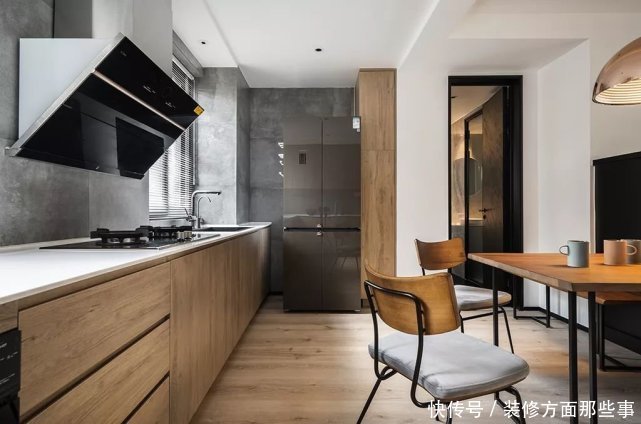 隔墙|74平现代风一居室拆掉厨房隔墙换来大客厅,水泥墙水泥地简单耐看