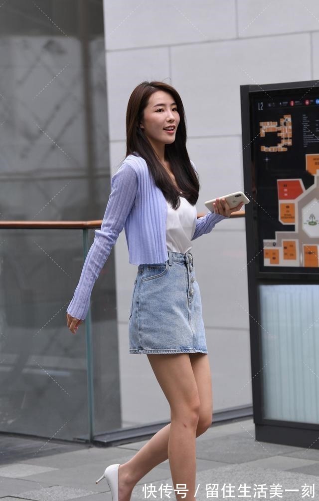 办公室 黑衬衫搭配时尚打底裤,休闲随性,展现出高挑纤细的身材!