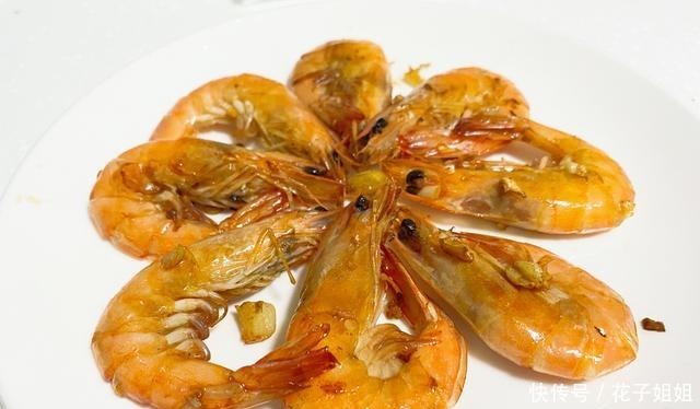 蒜香虾,只需2个技巧,就能做出比饭店还好吃的炒虾