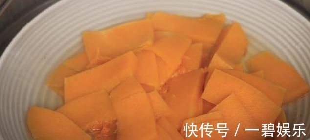 南瓜丸子|南瓜丸子这样做太好吃,无水无油,补钙强骨,出锅孩子抢着吃!