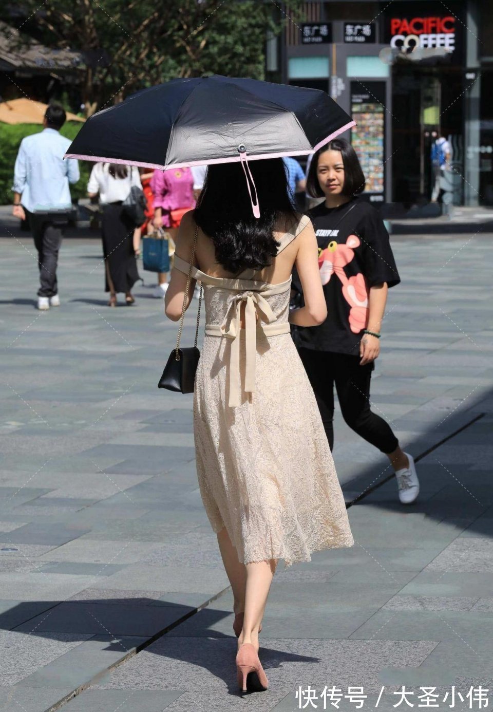 tips|美女街拍:身材丰盈的小姐姐,增添朦胧的美,更具优雅女人味