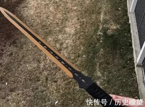 潮流感!酷到爆的冷兵器,金色的长剑,潮流感十足的指虎霸气外露