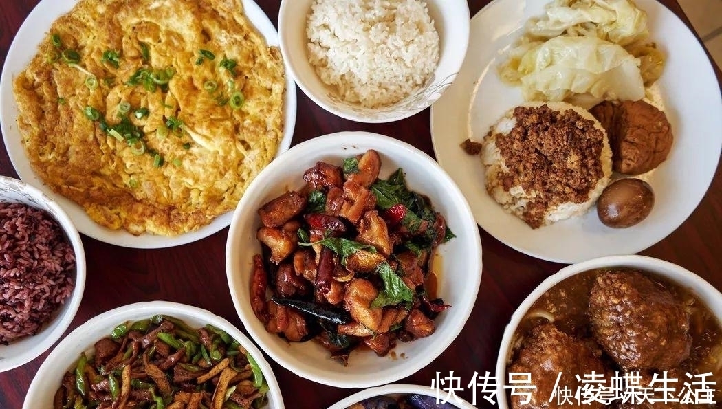 月月|医生提醒:脾胃受损的孩子,这3种食物尽量少吃,以免影响长个