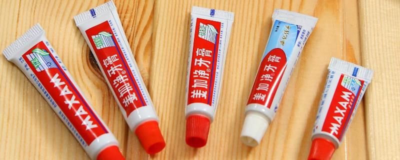 洗面奶没带能用牙膏洗脸吗