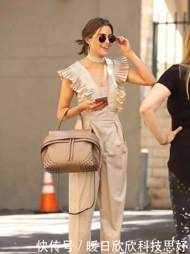 裤子的挑选|收起你的“阔腿裤”吧,太土!今年流行穿“杏裤”,谁穿谁好看