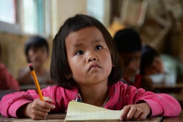 穷人|父母总是在孩子面前“哭穷”，小心“穷病”传染给孩子