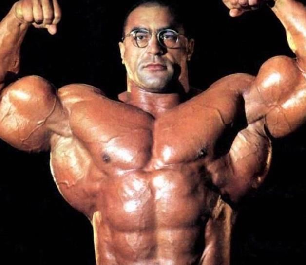 健身|非常强健的博士，戴着眼镜去健身，直言健美黑料