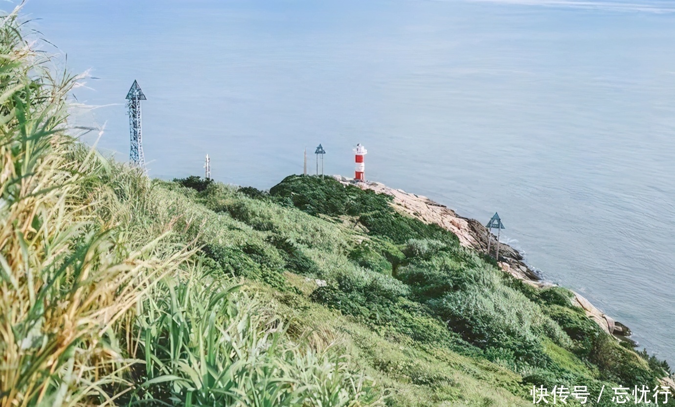 独自启程的旅行，可以去听海的声音，可以去感受世间的绝色