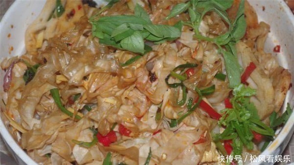 三百花300块钱请我做的生日餐,十三菜一汤,大家看看值不值