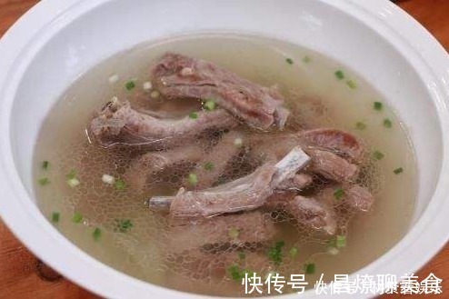 清炖排骨,排骨不能直接焯水,否则排骨塞牙腥味大,这么做才好吃