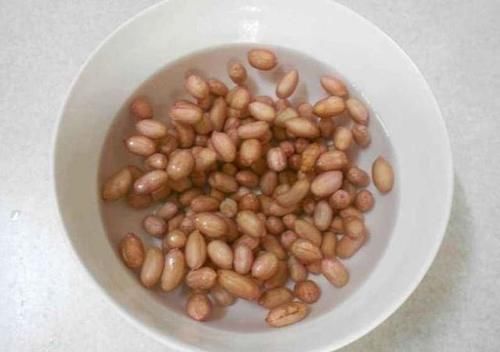 难怪花生炸不香脆，30年大厨：不能直接下锅，关键在下锅前一步