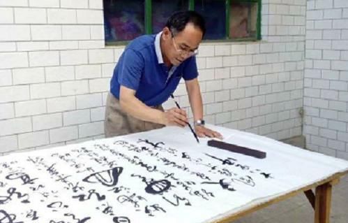建筑|农村建筑工大叔苦练书法,终获“最具潜力书法家”称号
