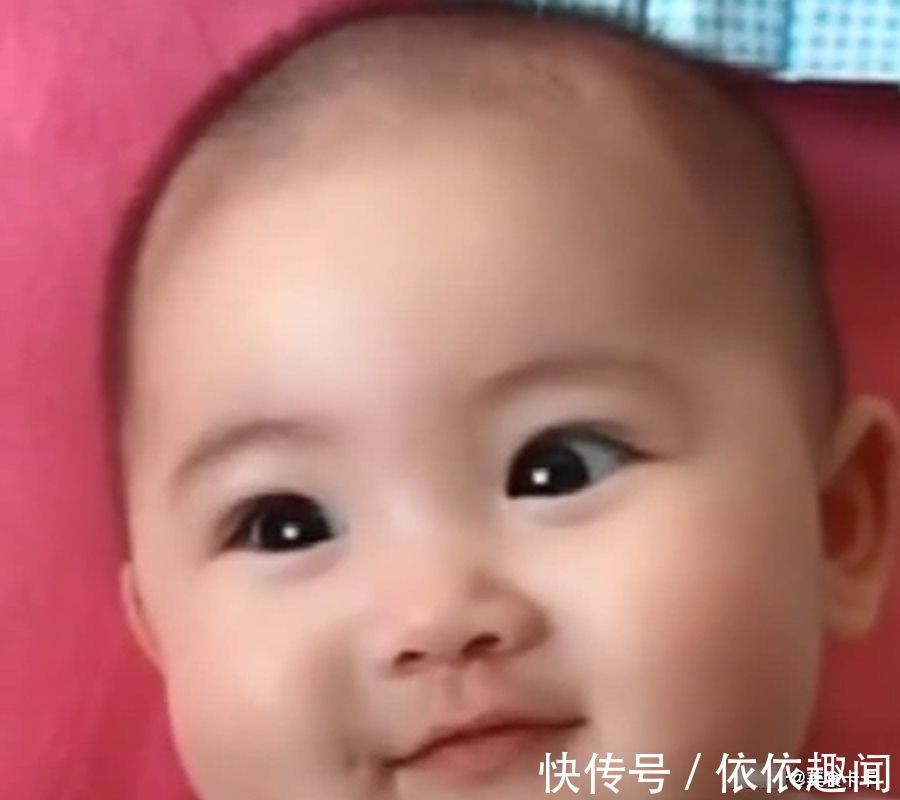 宝宝|宝宝睡醒后不闹，看着妈妈笑个不停，妈妈的心都要被萌化了