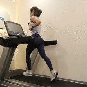 健身|90后女孩酷爱健身,钟爱力量训练,如今身材不输健身模特