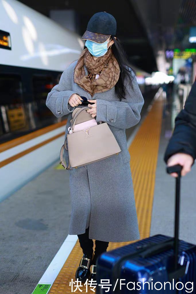 降温突袭，寒风中瑟瑟发抖？毛呢大衣穿起来，时尚又保暖