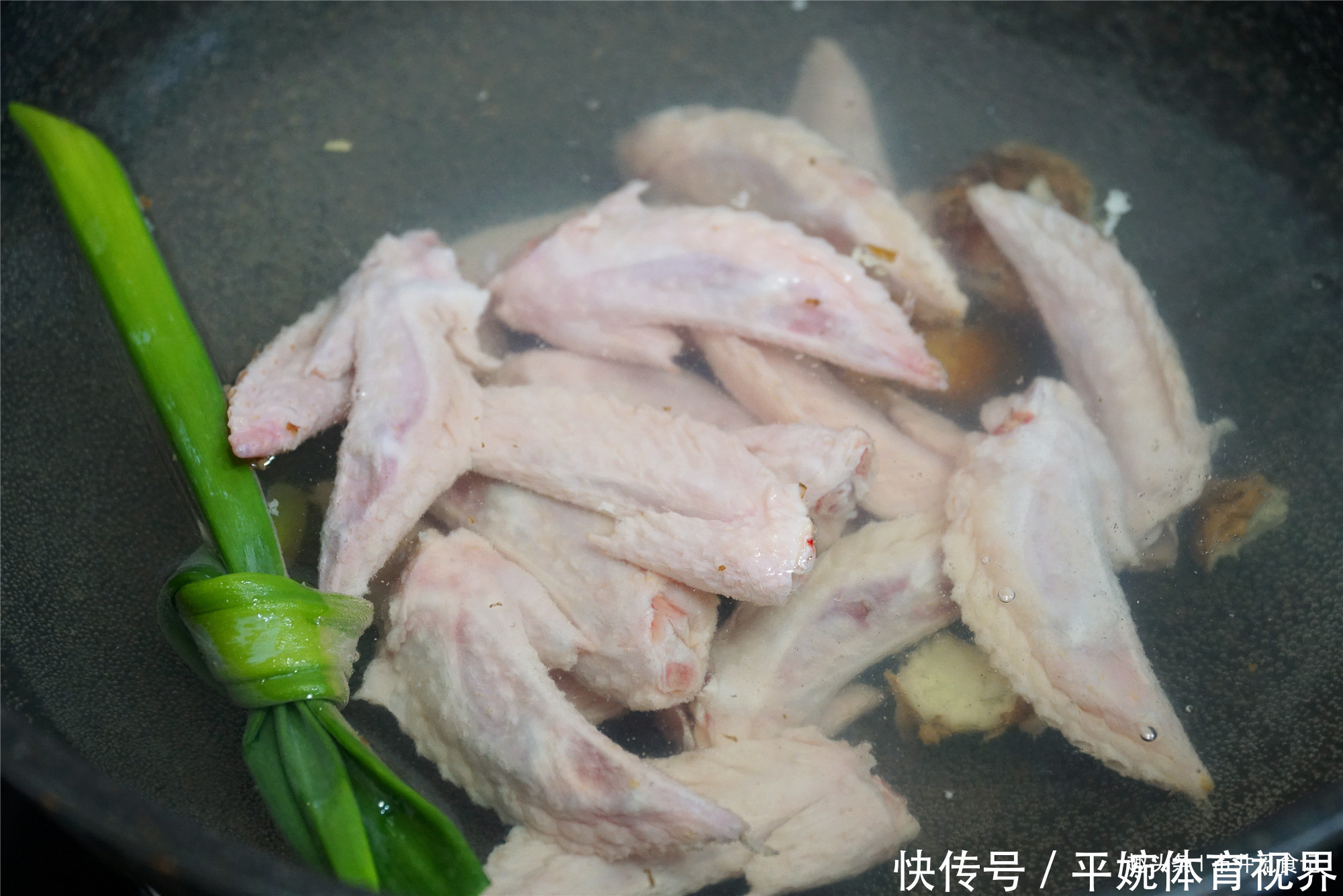 老公|老公喝酒嫌没好菜,做了一盘柠檬鸡翅,几天的下酒菜一次搞定