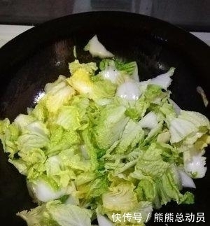 叶子|“醋溜白菜”做不出饭店的味道？记住关键的这步，香味就飘出来了