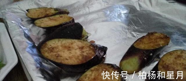 烧茄子|烤箱烤出来的烤茄子片，金黄金黄的，香喷喷的，很有食欲！