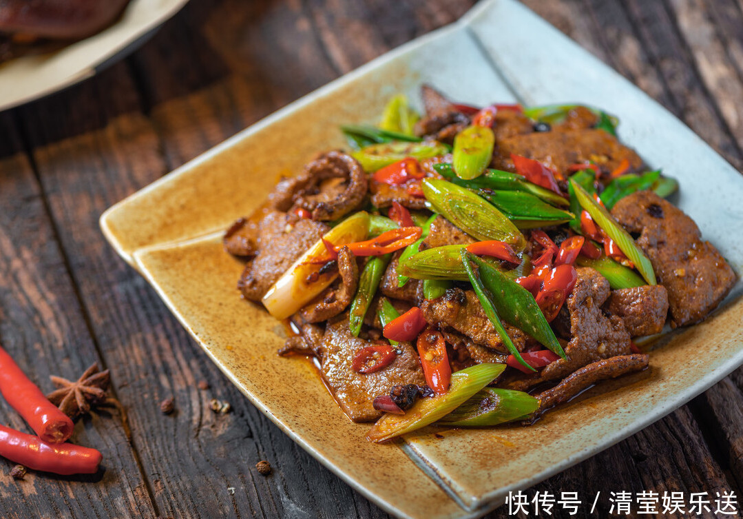 炒猪肝,直接下锅炒是大错,教你正确做法,猪肝又滑又嫩,没腥味