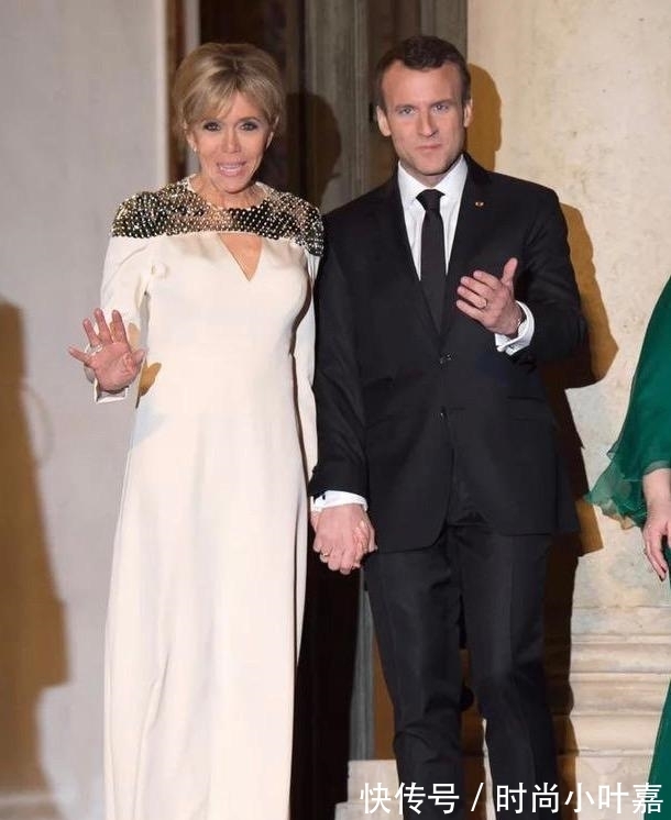 布里吉特|布丽吉特终于放弃“鸡窝头”,新发型清爽又减龄,米色套装惊艳