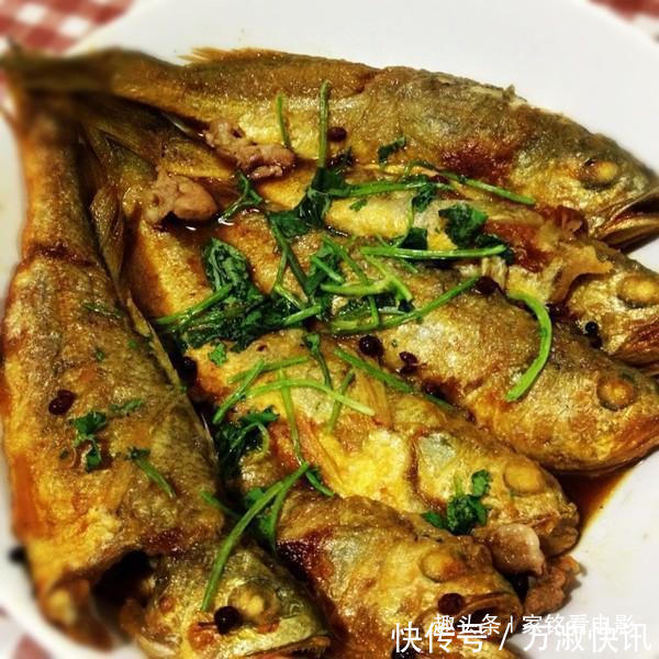 美食|精选美食孜然炒肉，木耳鸡丁炒鸡蛋，红烧小黄花鱼的做法