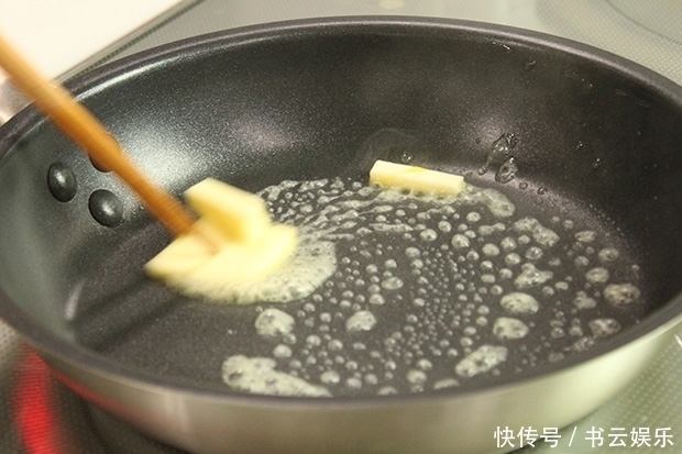  鸡蛋米饭就能做出好吃的美味，软软的蛋包饭的制作方法