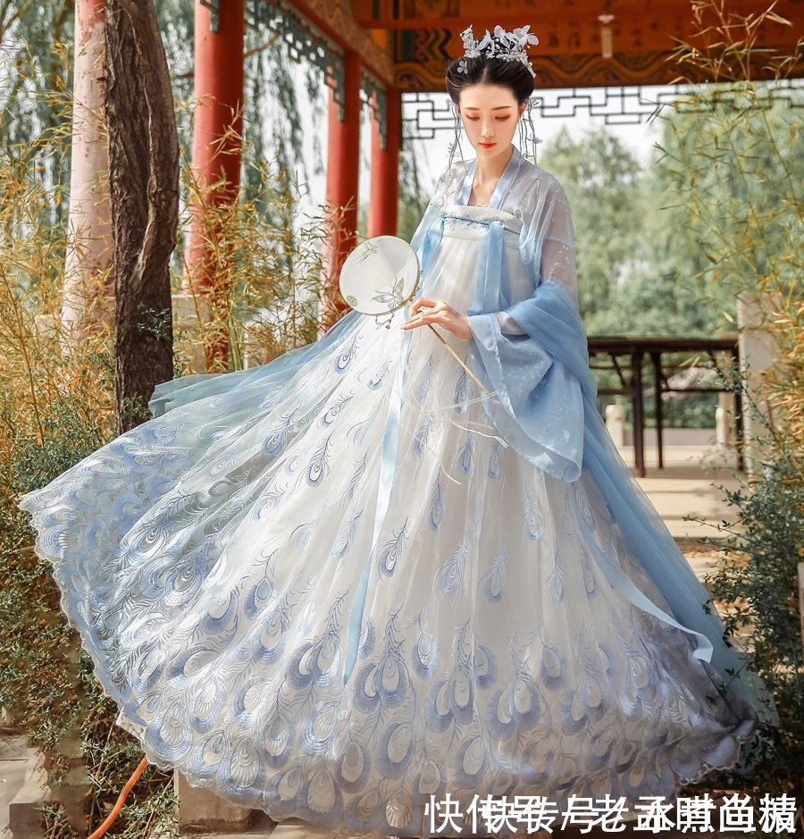 路人|最近火了一种“孔雀”汉服,路人觉得很漂亮,同袍看了却直呼尴尬