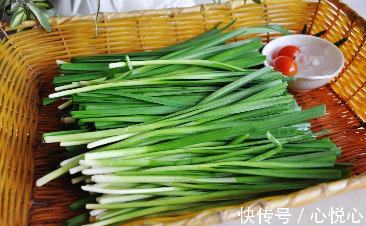 膝盖|十个鹌鹑蛋配韭菜,膝盖不疼不肿,滑膜炎积液也消了,不妨一试!