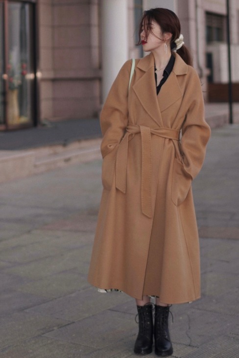 小蛮腰 真正洋气的女人,冬天穿大衣都喜欢这样搭配,精致优雅又有气场