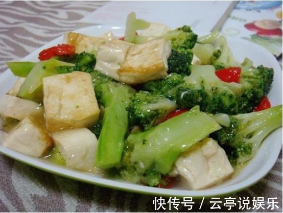 在家请客做的几道家常菜招待，道道色香味俱全，朋友都称大厨