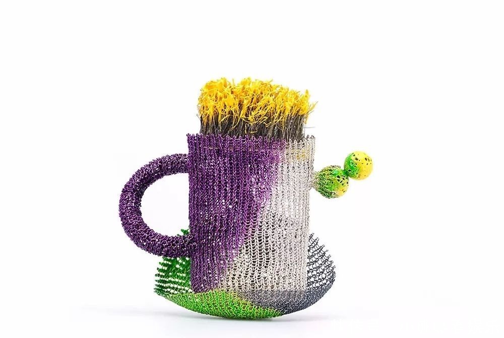 艺术|【艺术】她在珠宝上雕刻不败之花!生命在她的首饰中永生