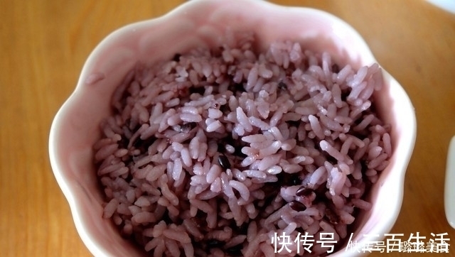主食|三口人的晚饭吃得清淡些,三个菜一个主食,简单易做经济实惠