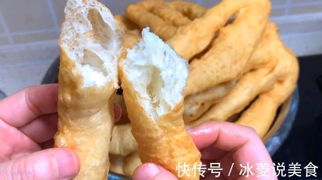 早餐别吃油条了，教你懒人新做法，个个空心鼓大泡，孩子特别爱吃