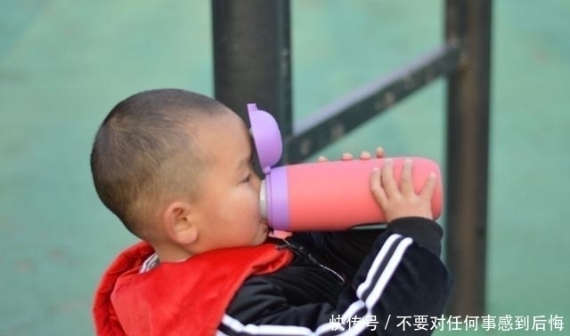 闺蜜|又一个孩子“水中毒”离世,父母快停手,别再给孩子强行喂水了