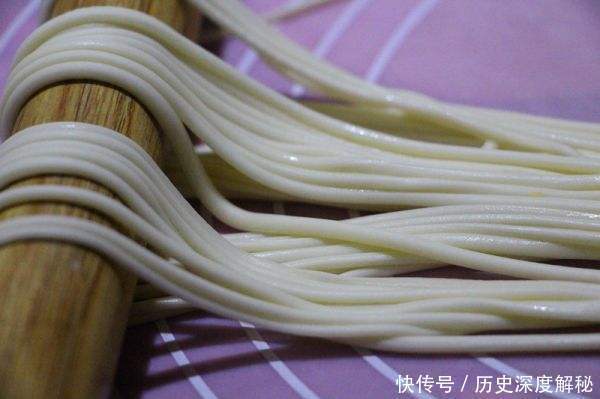 身体健康|兰州拉面劲道好吃,原来是放了蓬灰,经常吃会影响身体健康吗?