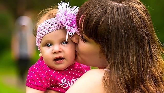 外国女孩|一岁半的外国女孩要“离家出走”,家人的反应太逗了