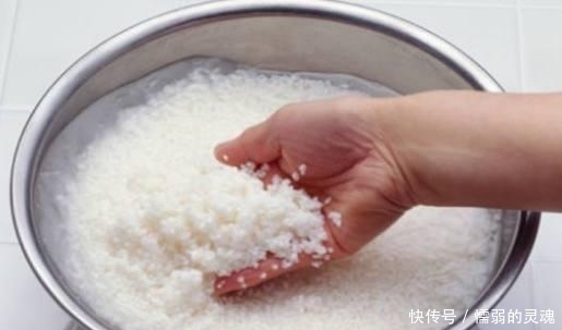 洗米的水别再倒掉了,常这样用,绝对会有你意想不到的好处
