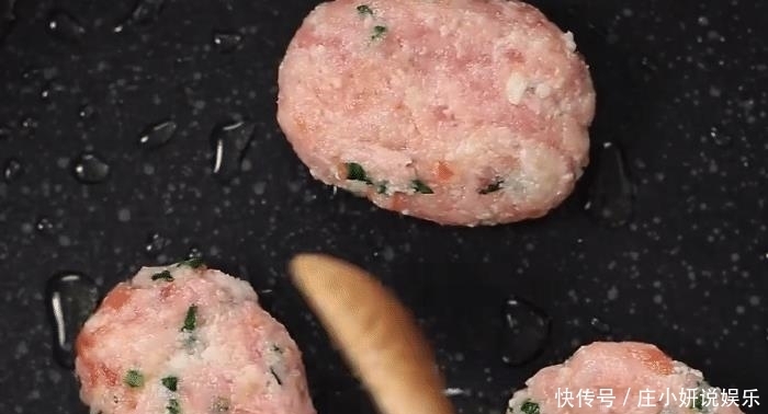  辅食|分享一款飘香鸡肉饼，简单好吃易吸收，宝宝不错的营养辅食