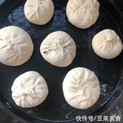 韭菜肉|尝尝这道不油腻的韭菜肉丁水煎包，生活赛过活神仙
