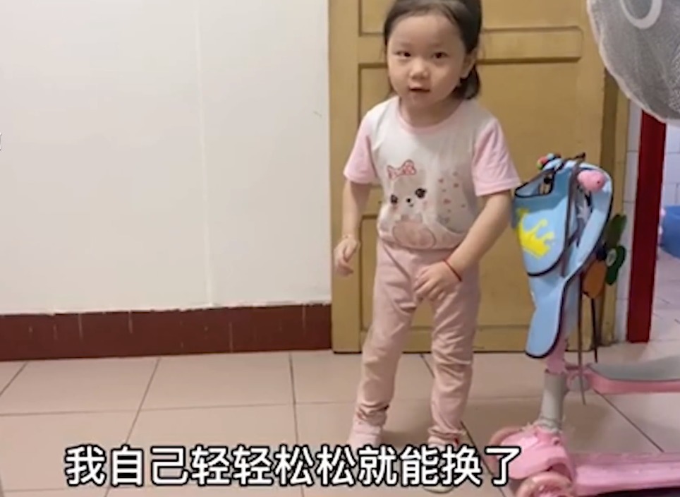 脑瘫|5岁脑瘫女孩自己穿衣，穿好后却跟妈妈道歉，网友分分泪目