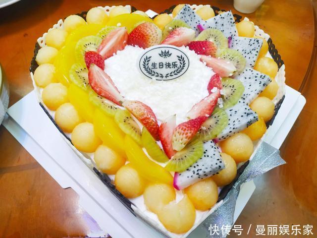 婆婆生日,我点了18个菜,发朋友圈,小姑子说真“丢人现眼”