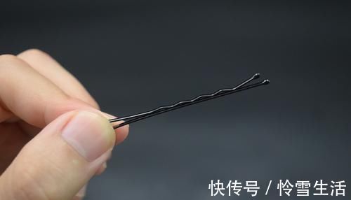 牙膏|才知道，黑色发卡还隐藏4个作用，知道的人不多，回家快找出来