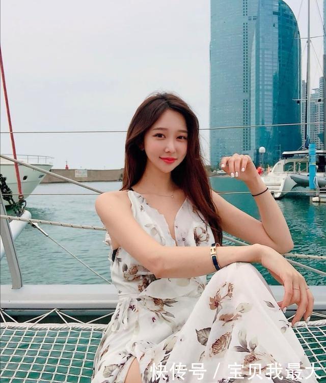 贵气又不俗气,三十岁的女人也可以不输十八岁的少女
