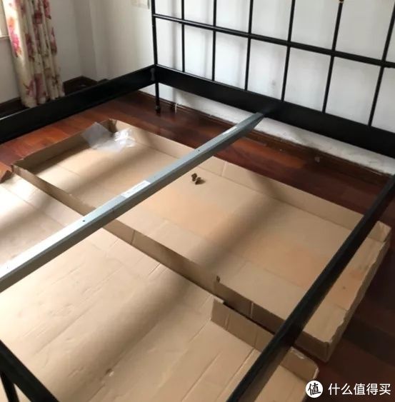 不锈钢|装修日记 篇三十二:没甲醛也没味的铁艺床,为啥塌了?支撑/床板/高度/材质/喷漆/颜色/安装,7个选购要点大盘点!
